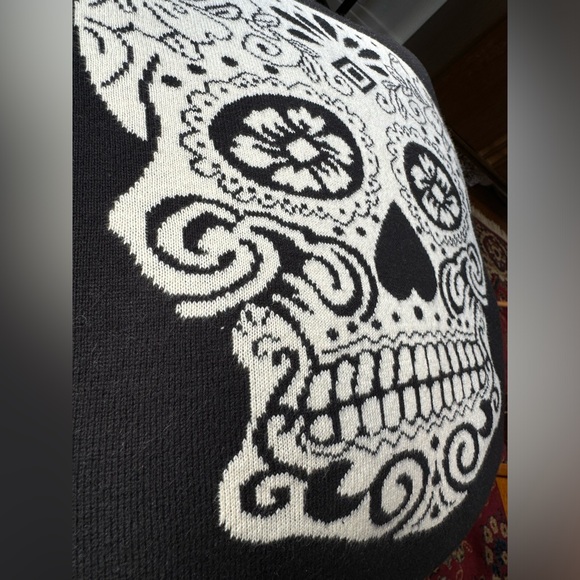 💀 Knit Sugar Skull Emo Halloween Accent Pillow - Picture 3 of 6